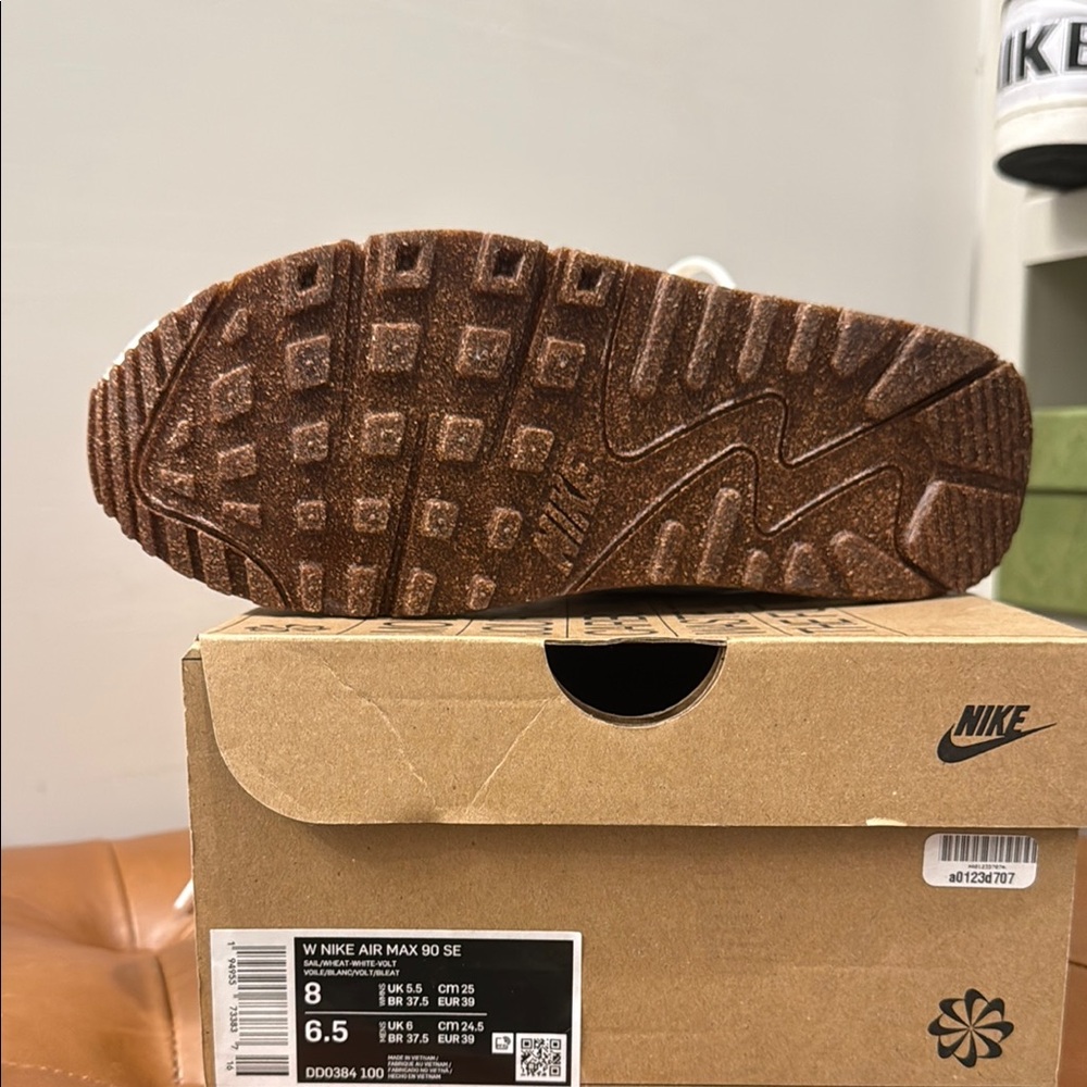 Nike Cream and Gold Air Max 90 SE Cork - Picture 3 of 9